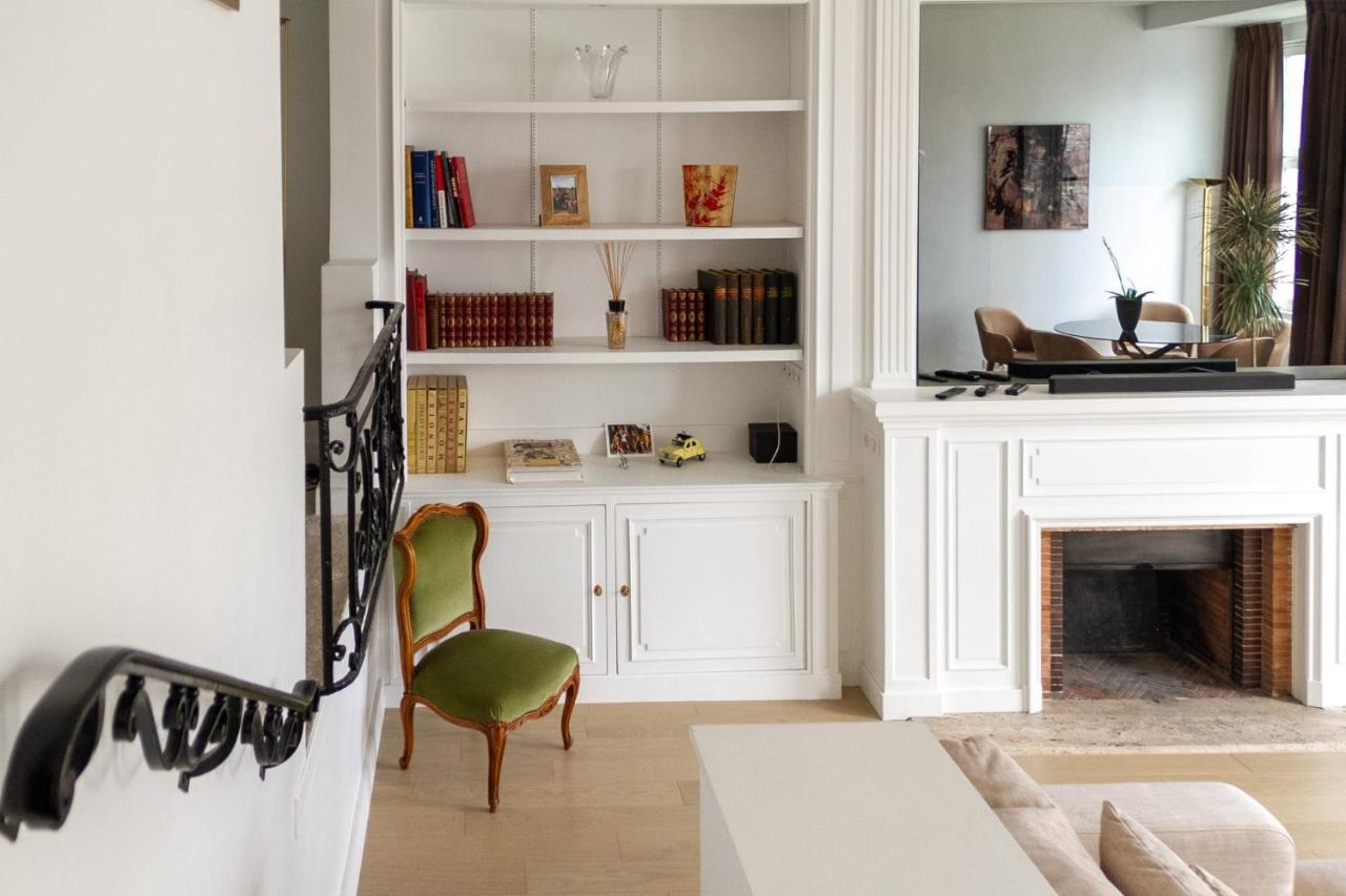 Beautiful Flat View Of The Seine And Eiffel Tower Apartment